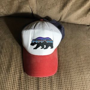 Patagonia red / white